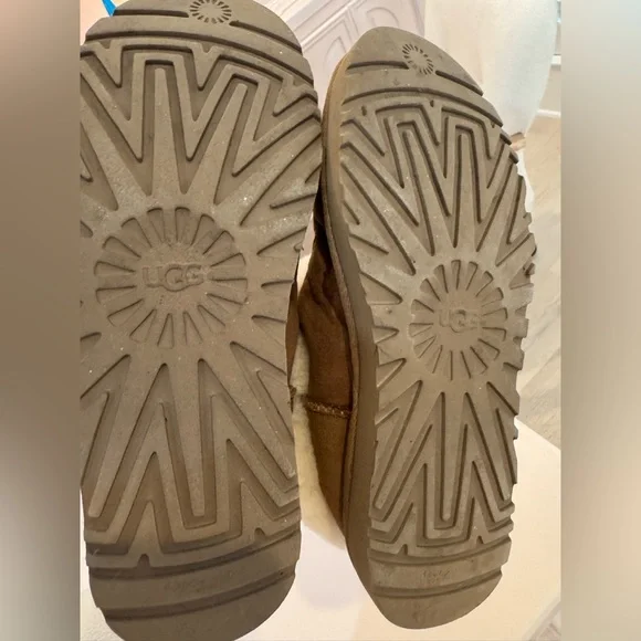 UGG tan mini fluff US 8 - Picture 7 of 9